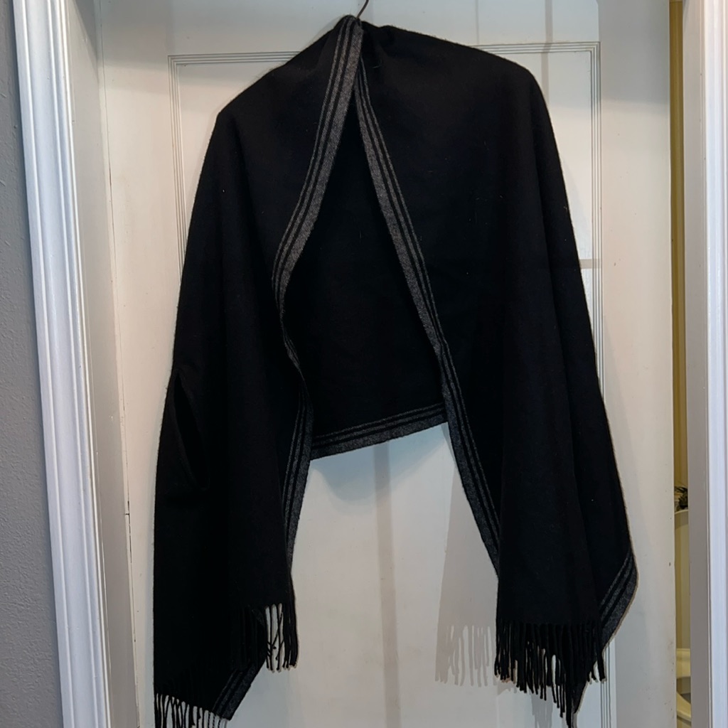 Ladies Cashmere Shawl Poncho Side Arm Slots Black Gray
